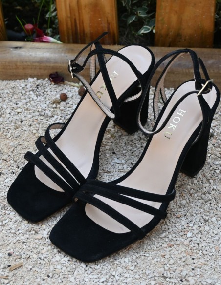 Black party sandal with square heel in suede