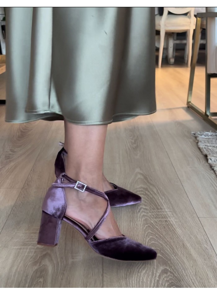 Chaussures de soirée en velours violet à larges...