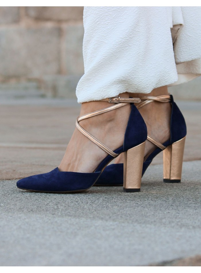 Navy blue suede pumps with golden details