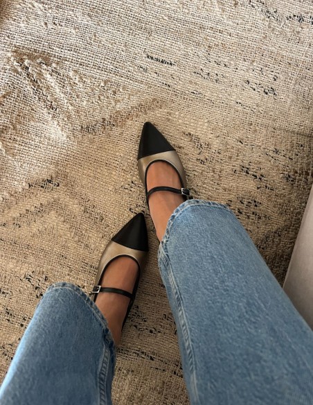 Leather ballerina with metallic details