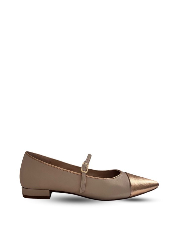 Leather ballerina with metallic details