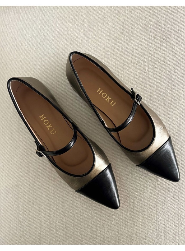 Leather ballerina with metallic details
