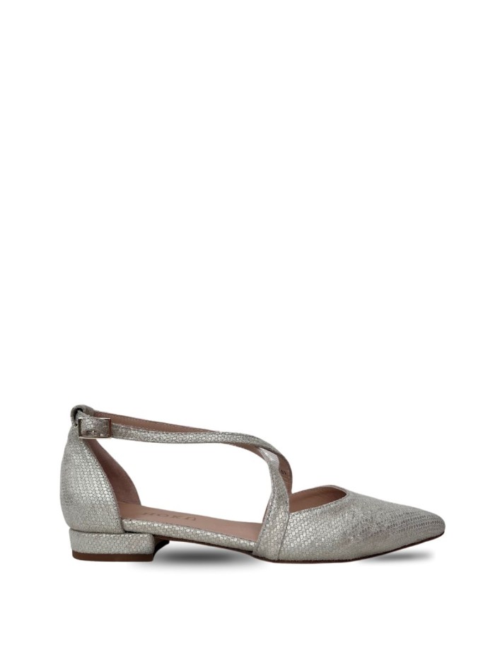 Flat leather ballerina flat with textured fabric