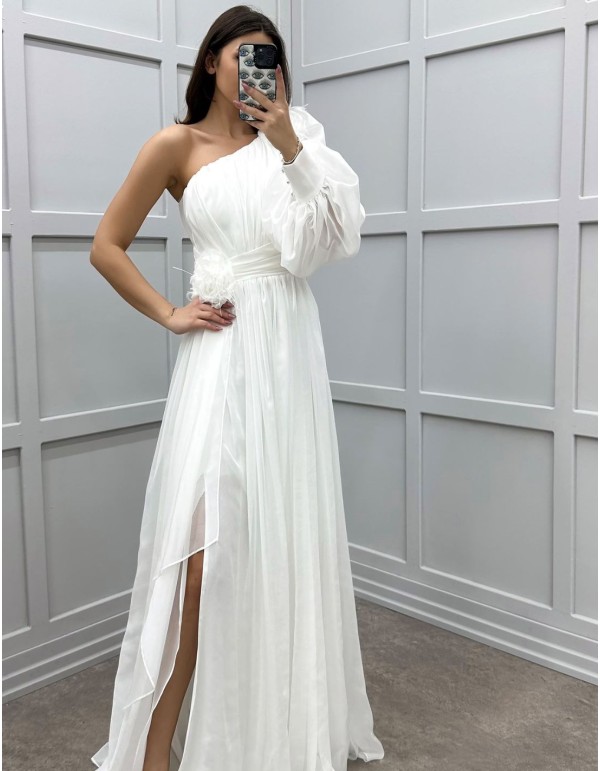 Robe longue d'invité avec épaule asymétrique et manches...