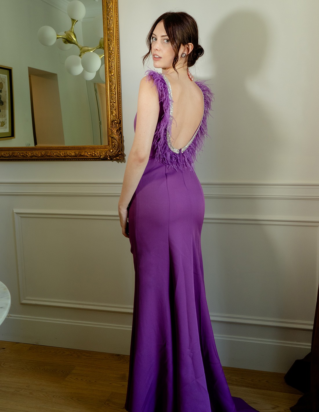 Long party dress with feather back neckline | INVITADISIMA