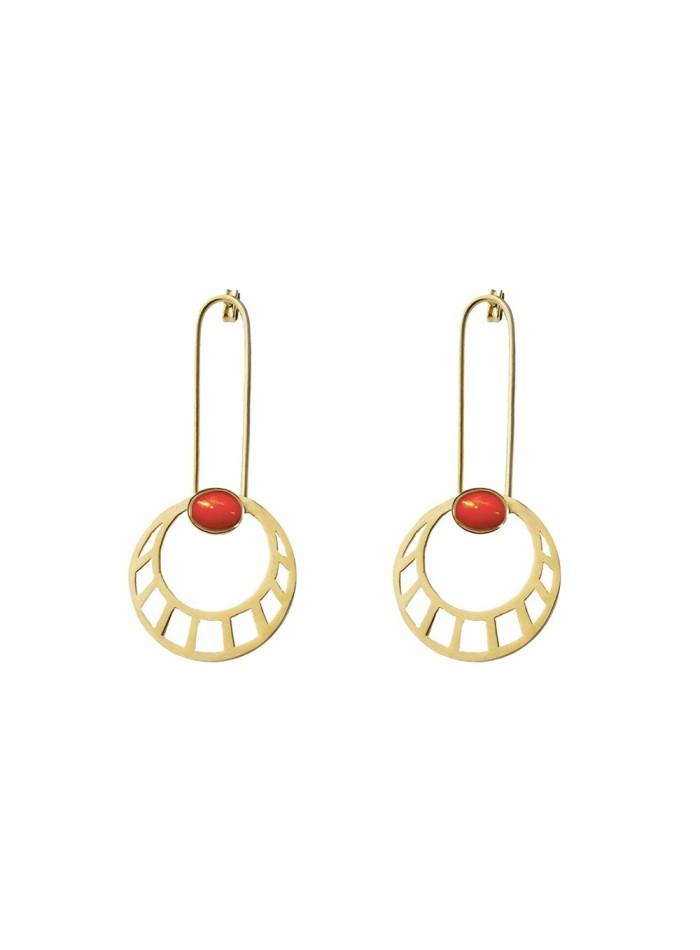 pendientes de sol egipcios largos dorados con piedra roja de Li Jewels para INVITADISIMA