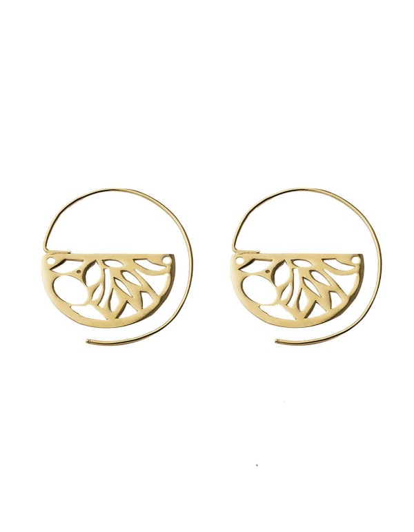 Geometrical gold guest earrings at INVITADISIMA