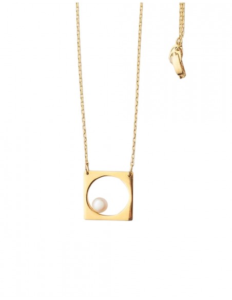 Geometric golden pearl necklace