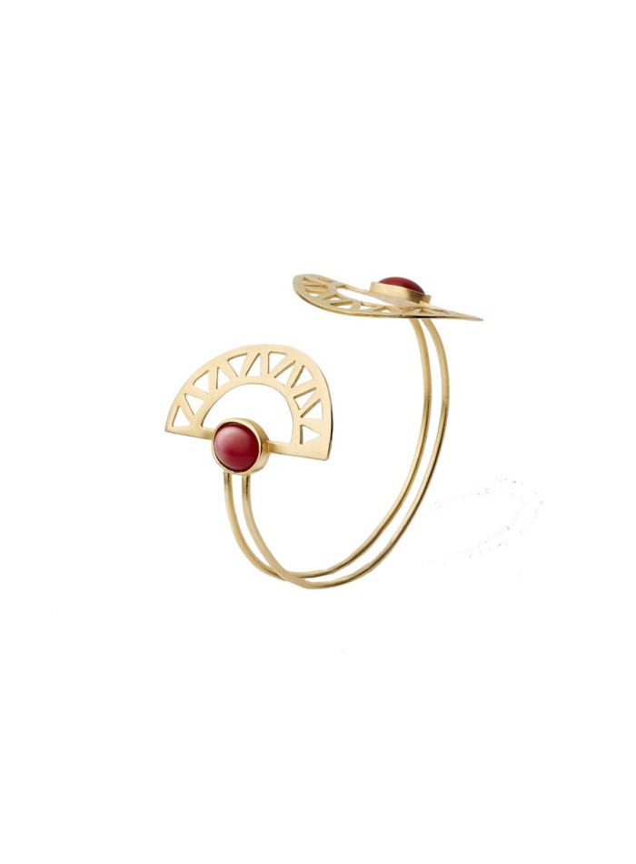 brazalete de luna egipcios dorado con piedra roja de Li Jewels para INVITADISIMA