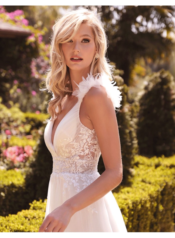 Tulle wedding dress with V-neckline and embroidery