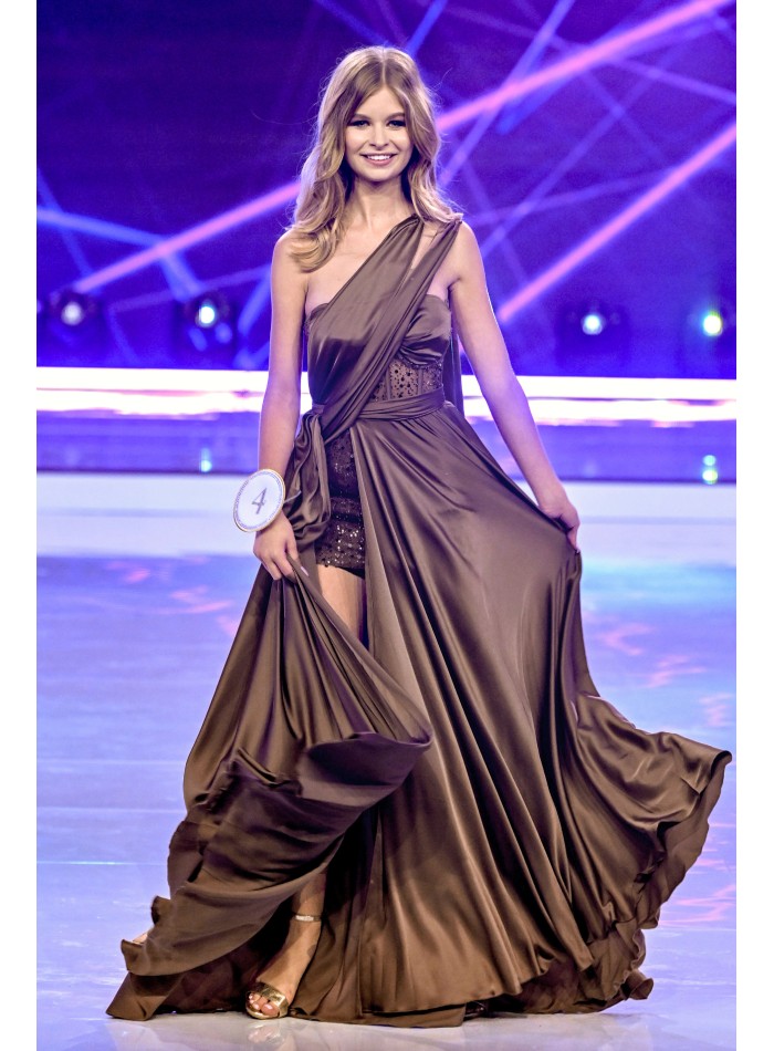 Robe longue de fête avec encolure corsetée et surplis en satin brun chocolat