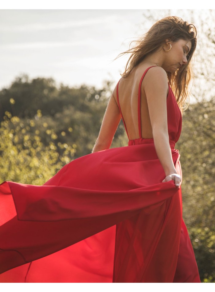 Vestido de fiesta largo rojo con escote v y abertura falda  para INVITADISIMA