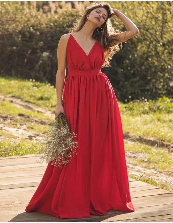 Vestido de fiesta largo rojo con escote v y abertura falda   INVITADISIMA
