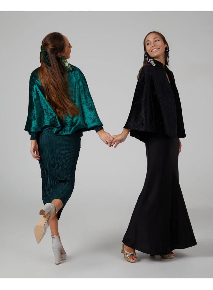Short emerald green velvet cape with button