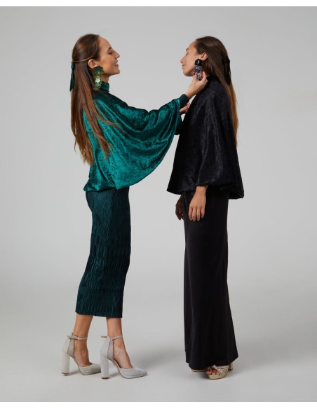 Short emerald green velvet cape with button