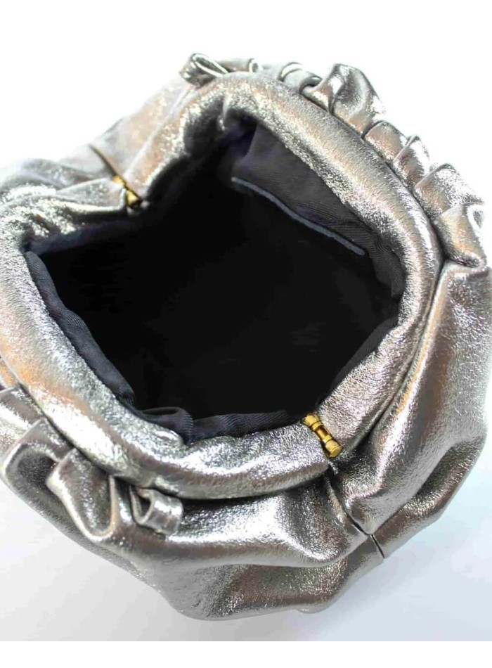 Pochette en cuir métallisé argenté