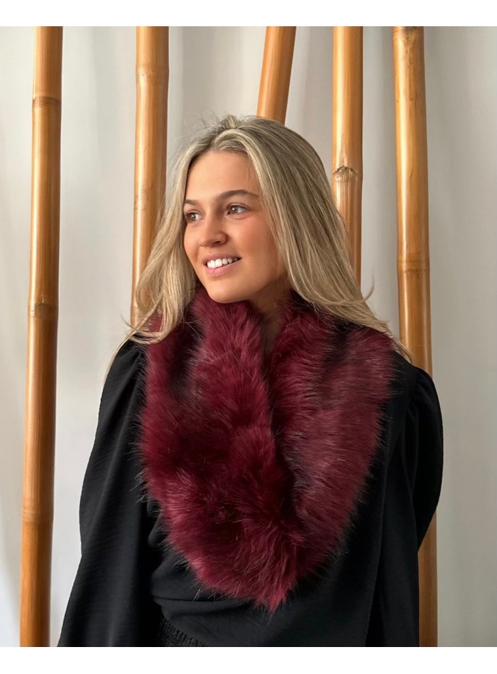 Maroon synthetic fur collar-stole