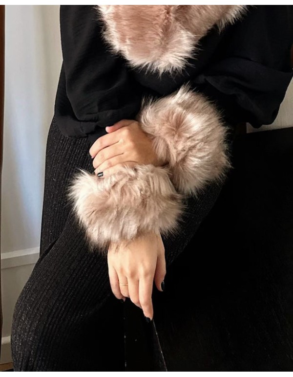 Pink-nude synthetic fur cuffs 2