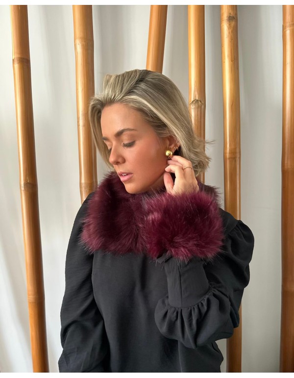 Manchettes en fausse fourrure cerise 2
