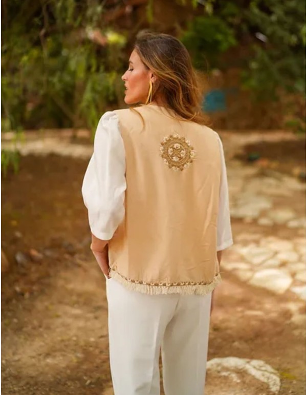 Pantalón blanco de crepe con pinzas y tiro alto 2