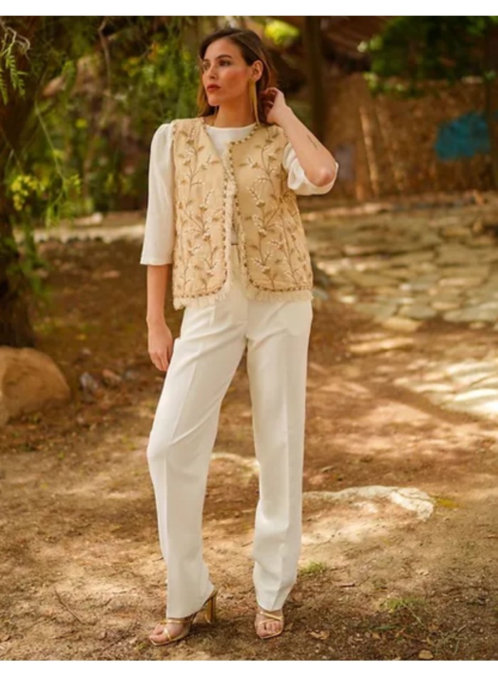 White crepe pants with darts and high rise