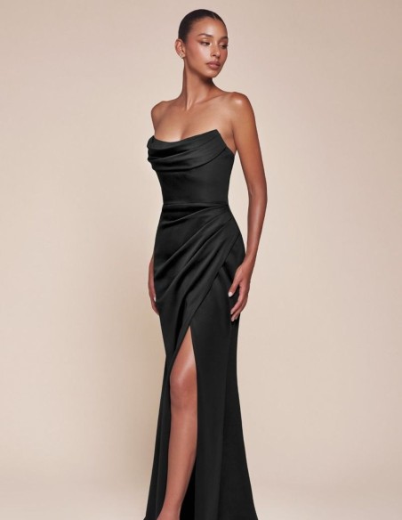 Robe longue de fête avec encolure sans bretelles et effet drapé