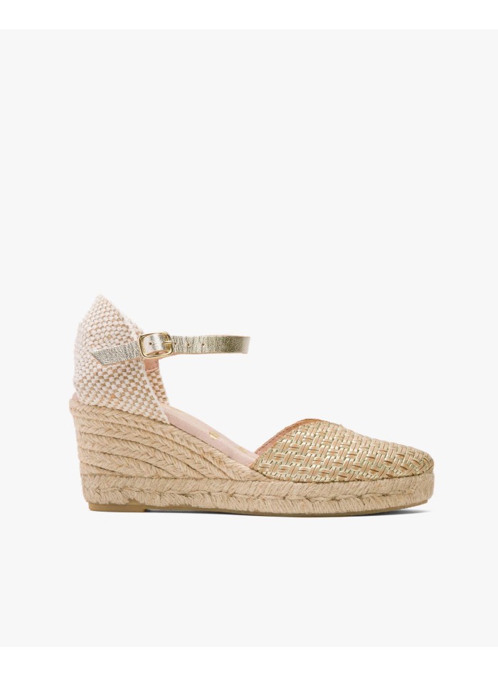 Jute wedge with bracelet and gold plaited leather