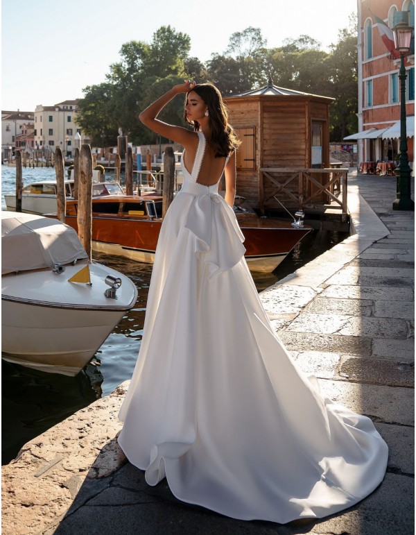 Vestido de novia en raso con escote y maxi lazada en la... 2