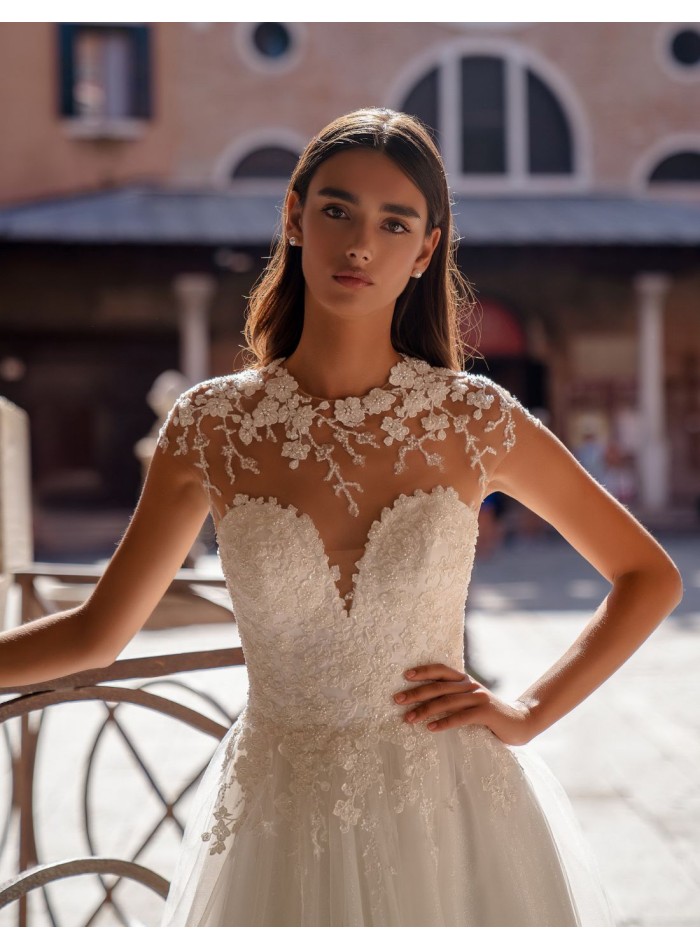 Robe de mariée longue en tulle avec corsage...