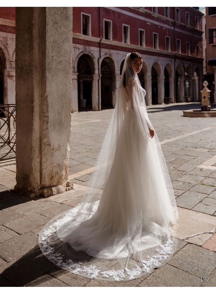 Robe longue de mariage en tulle avec corsage...