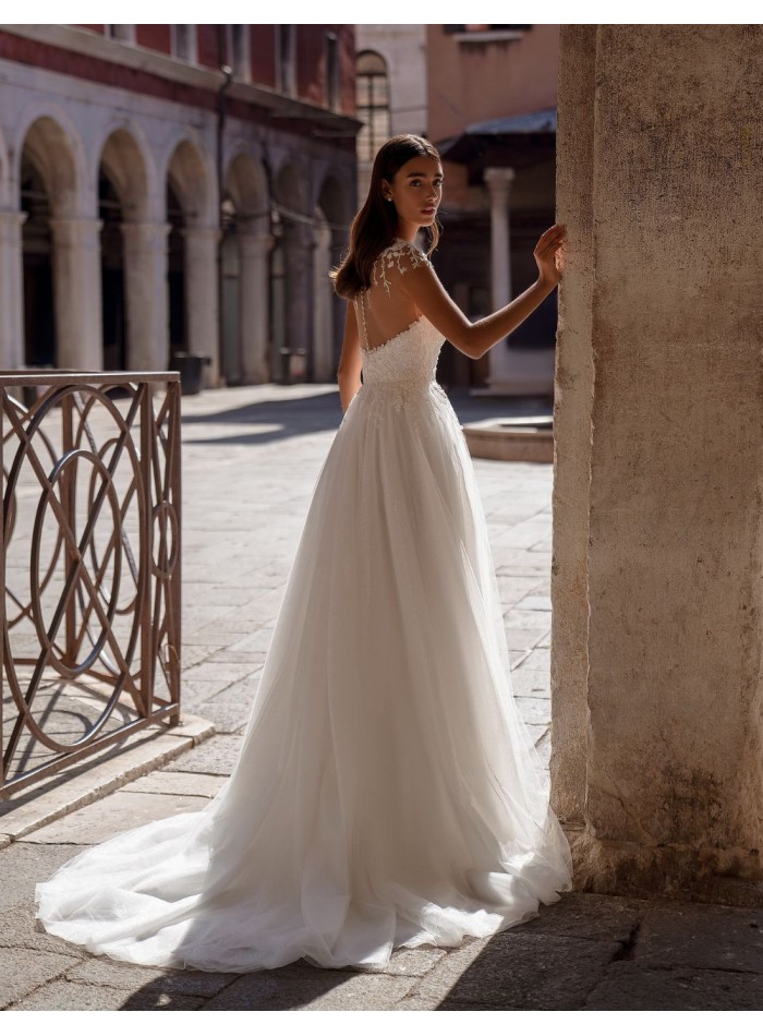 Robe de mariée longue en tulle avec corsage...