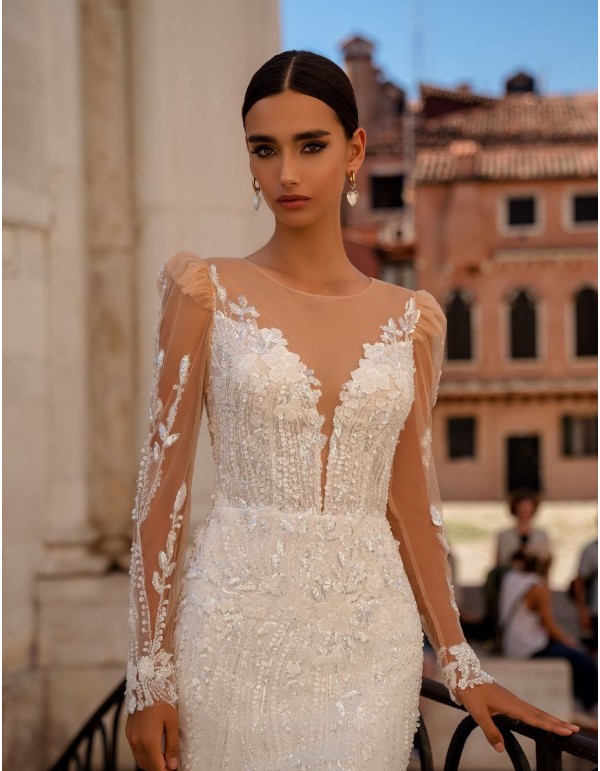 Robe de mariée longue avec effet de tatouage en dentelle... 2