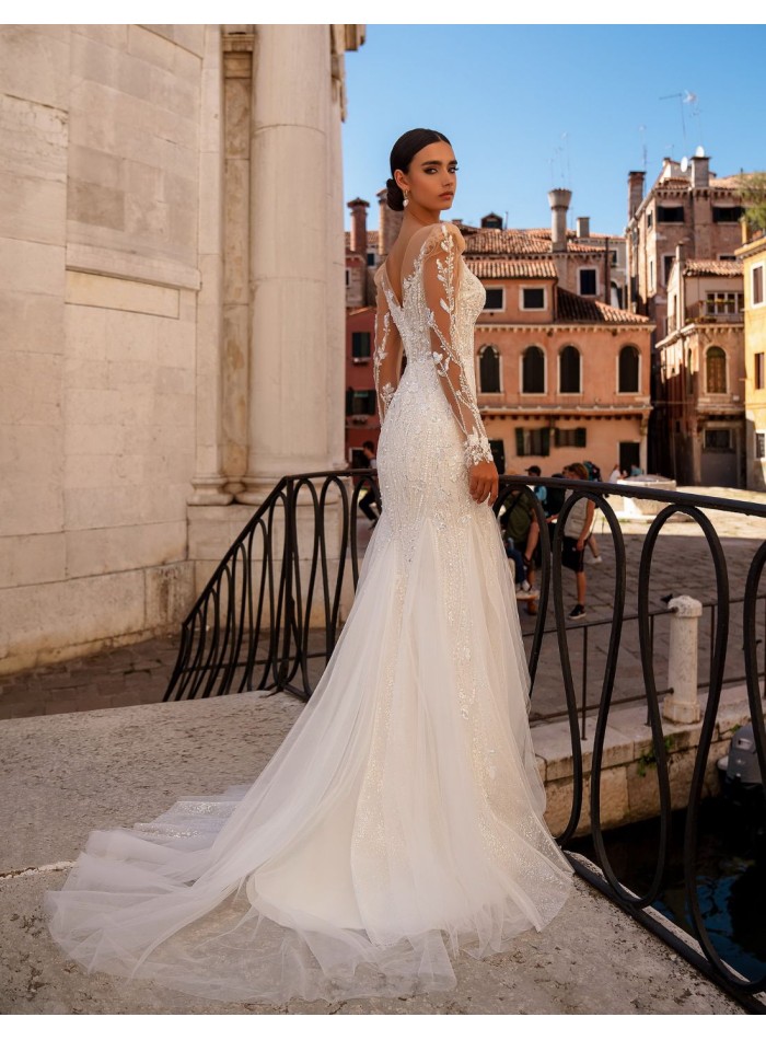 Long wedding dress with long sleeves and lace tattoo effect