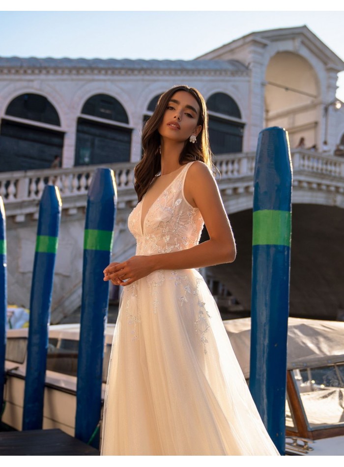 Vestido de novia largo marfil con escote en V y...