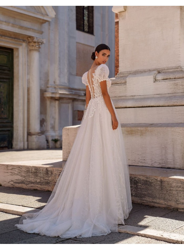 Long wedding dress in floral embroidered tulle with short lantern sleeves