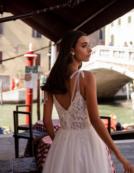 Long wedding dress with straps and tulle skirt with train