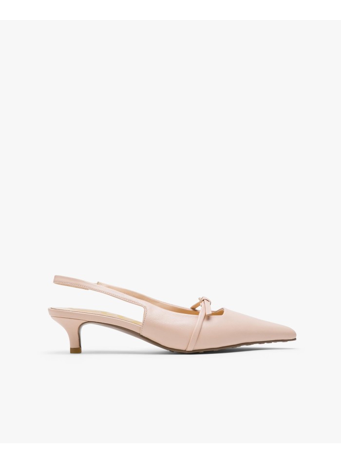 Nude heeled pumps with low heel and buckle fastening