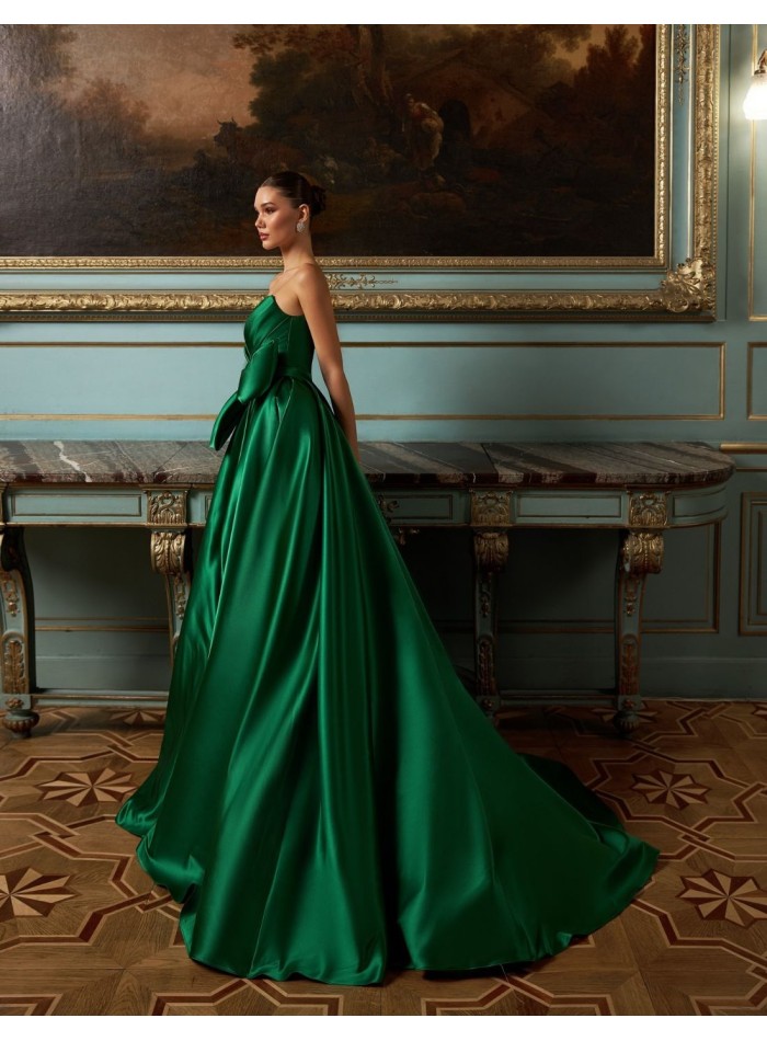 Long evening gown in emerald green satin with...
