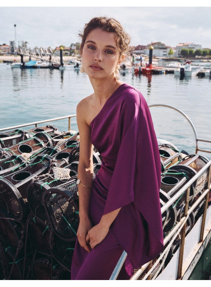 Robe longue en satin avec manches chauve-souris...