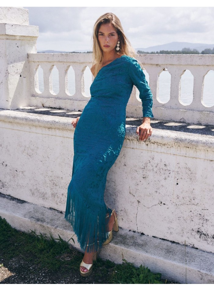 Vestido midi asimétrico con flecos en el bajo