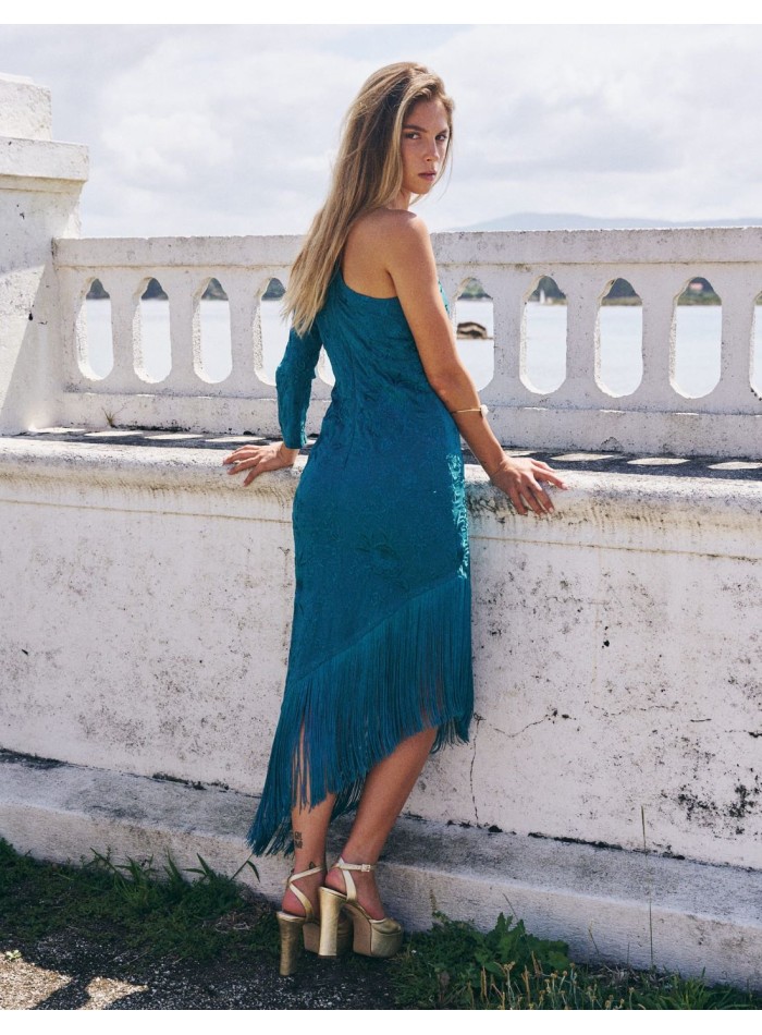 Vestido midi asimétrico con flecos en el bajo