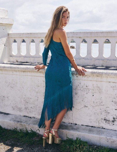 Vestido midi asimétrico con flecos en el bajo