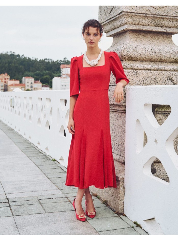 Vestido de fiesta midi con escote cuadrado y nesgas de gasa en el bajo