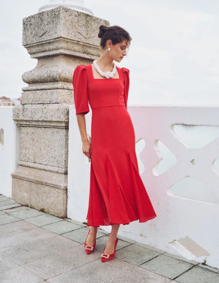 Robe de bal midi avec encolure carrée et ourlet inférieur en mousseline de soie