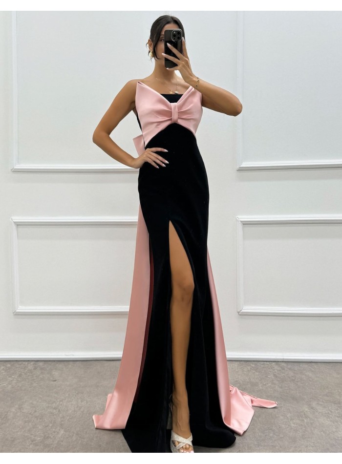 Robe longue de fête avec encolure à nœud et traîne