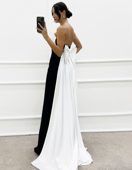 Robe longue de fête avec encolure à nœud et traîne