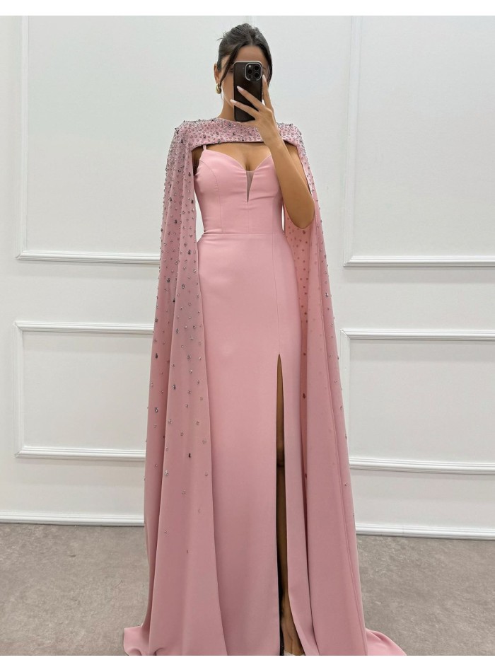 Robe longue de fête avec manches cape et détails en strass