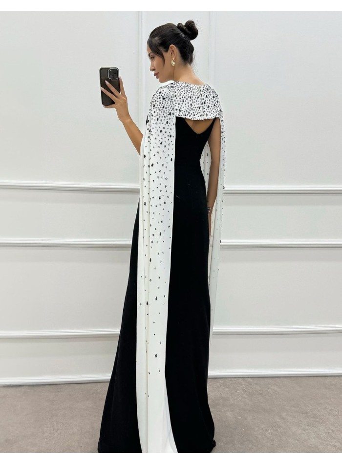 Vestido de fiesta largo con manga capa y...