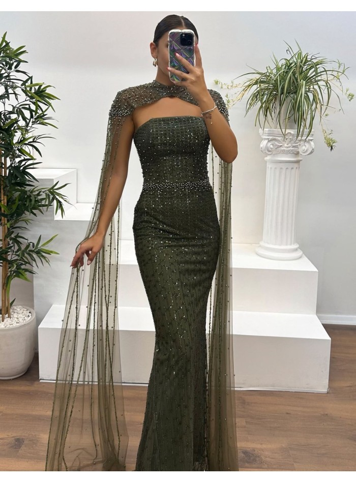 Vestido de fiesta largo de pedrería con manga capa