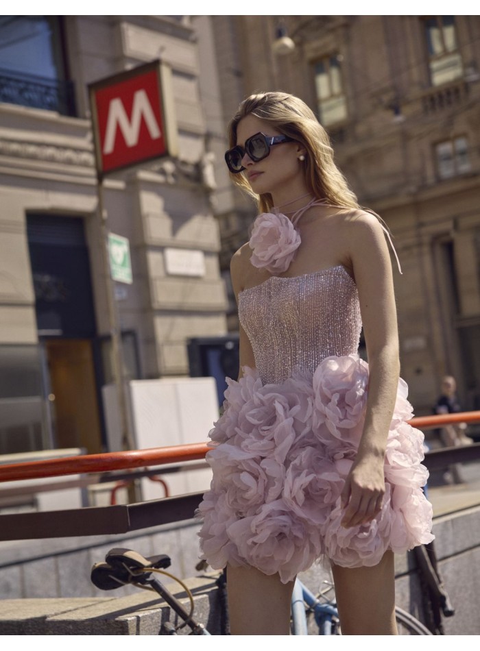 Vestido de fiesta corto con cuerpo corset...